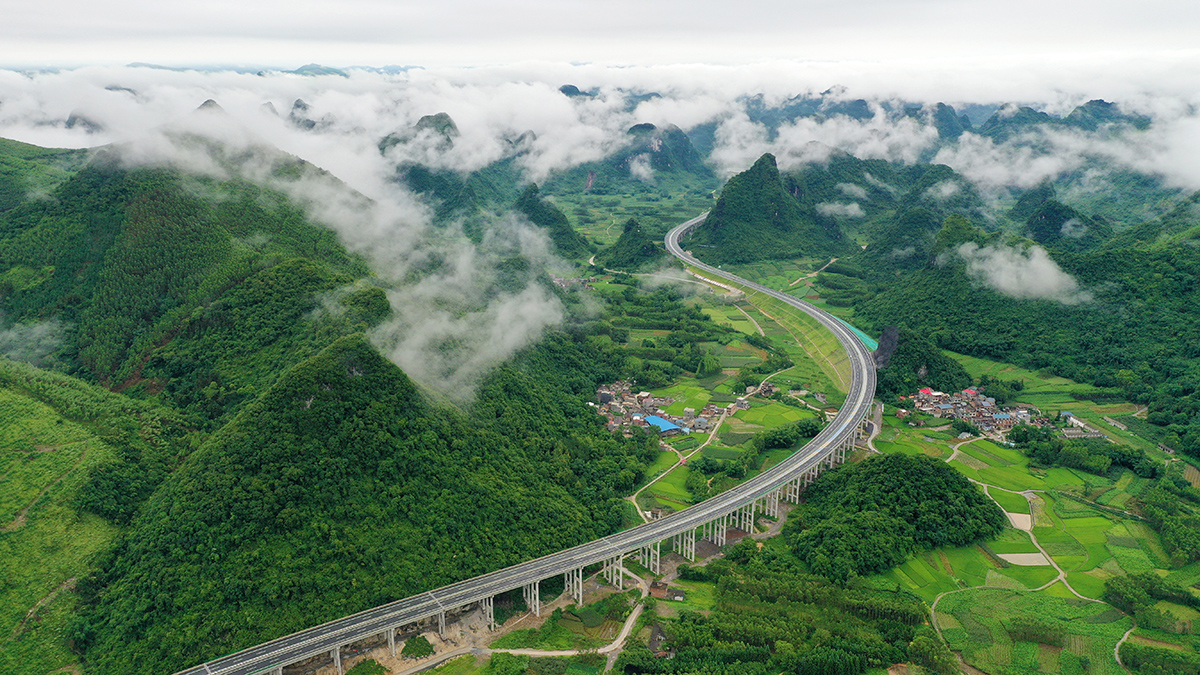 柳州经合山至南宁高速公路.jpg